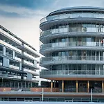 Joivy Stylish Waterfront With Balcony & Parking In Genova