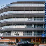Joivy Stylish Waterfront With Balcony & Parking In