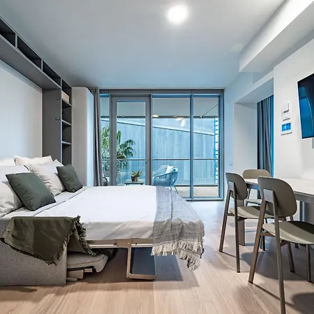 公寓 Joivy Stylish Waterfront With Balcony & Parking In