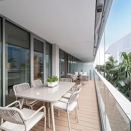 公寓 Joivy Stylish Waterfront With Balcony & Parking In *