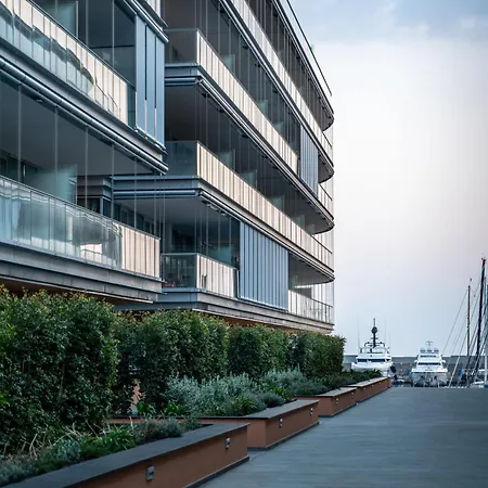 Joivy Stylish Waterfront With Balcony & Parking In * Genova