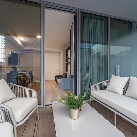 Joivy Stylish Waterfront With Balcony & Parking In *