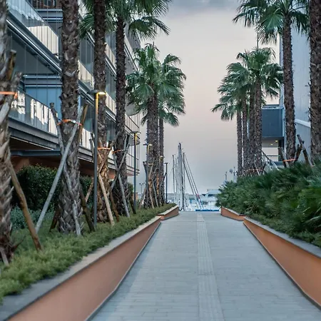 Joivy Stylish Waterfront With Balcony & Parking In 热那亚