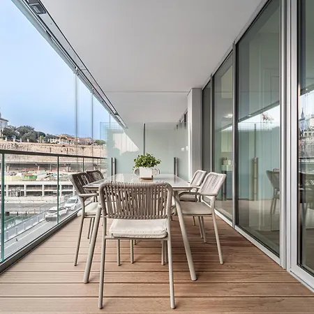 Apartament Joivy Stylish Waterfront With Balcony & Parking In Genua