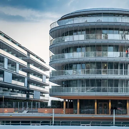 Joivy Stylish Waterfront With Balcony & Parking In Genua